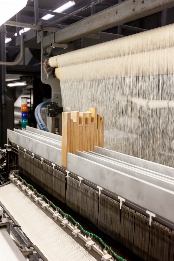 machine for weaving mohair fabrics